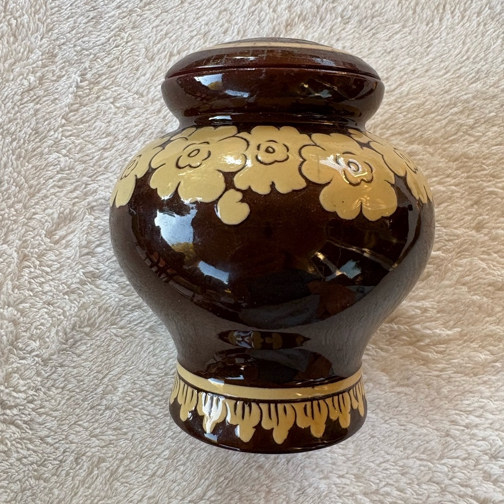 Red clay ginger jar/ Vase